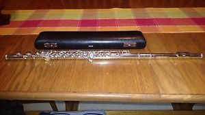 YAMAHA YFL-674H open hole pro fllute