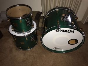 Yamaha Maple Custom Turquoise Drum Set..great condition!