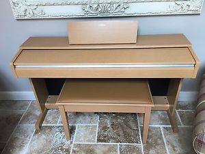 Yamaha YPD 142 Piano / Keyboard