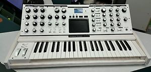 Moog MInimoog Voyager in Limited Edition White with Blue Backlit Pitch Wheels