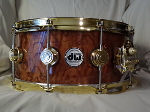 DW Collectors Exotic in Waterfall Bubinga snare w/gold hardware + gold DW stand