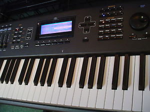 Kurzweil PC3K8 88-Key Production Station & Factory Zip Bag With Wheels