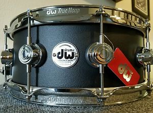 DW DRUM WORKSHOP CAST ALUMINUM 5.5X14 PROTOTYPE SNARE. TEXTURED BLACK W CHROME