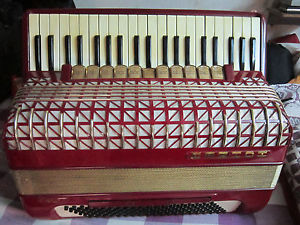 HOHNER ATLANTIC IV  DELAXE  GOOD CONDITION ONE TIME SERVICING IS NEEDED