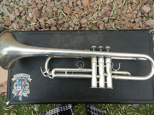 YAMAHA YTR-734 Silver Plated Bb TRUMPET "Schilke Clone" with case and mute