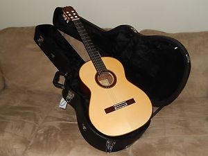 TOP OF R.MATSUOKA CLASSICAL GUITAR LINE MODEL M270 IN MINT CONDITION WITH OHSC