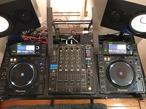 Pioneer CDJ2000 with DJM900 Nexus Professional DJ Set