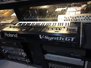 Roland V-Synth GT 61-Key Synthesizer Version 2 ,clean   //ARMENS//