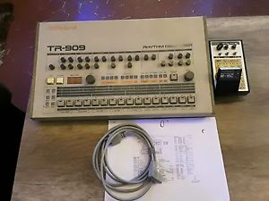 Roland TR 909 modifs sur Bass Drum et HH parfait état + cartouche M-16C TR909