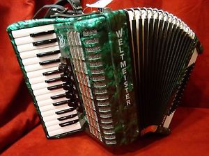 NEW Weltmeister Piano Accordion Juwel Green LMM 30 / 72