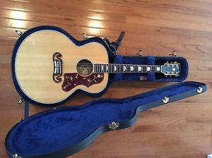 Gibson SJ-200 Acoustic/Electric Guitar