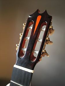 Juan Hernandez Maestro w crack Guitar from CT , US for repair make offer