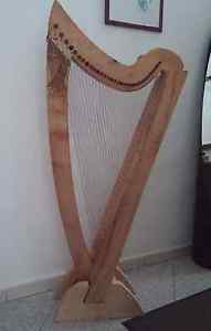 Arpa irlandese a doppia fila,  66 corde - Wire strung harp (double row strings)