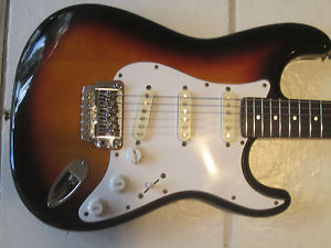 !! NEAR MINT !! Fender Contemporary Strat E-Series Sunburst 27-4300 w/OHSC