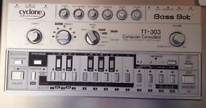 TT-303 Bass Bot Cyclone analogic COLLECTOR! Analog TB-303 Roland DISCOnTINUED!