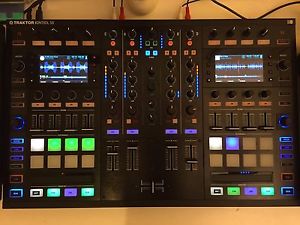 Traktor Kontrol S8 Native Instruments (Mint Condition) + Free DeckSaver Cover