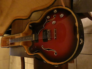 1970 MOSRITE CELEBRITY 11 CHERRYBURST SEMIE VERSION OF HUMBUCKING ELEC GUITAR