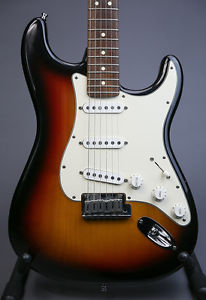 Fender Americaan Standard Stratocaster Three Tone Sunburst 2003 & Fender Case
