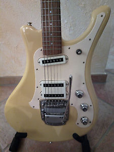 Surfgitarre Yamaha SGV 300 / SGV300 nicht Jazzmaster, Jaguar, Strat oder Mosrite