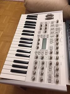 Access Virus TI Polar, guter Zustand, viele Extra Soundsets