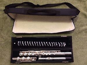 Pearl Flutes 505 Series Student Flute Open Hole with Offset G Split E and B Foot