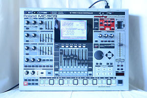 Roland MC-909 Sampling Groovebox Version 1.20 w/ gig bag, 256MB Memory Ram