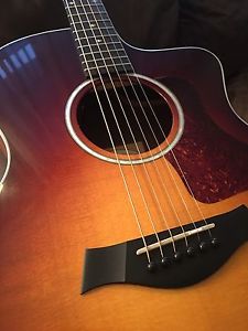 214ce Taylor Deluxe Guitar, Sunburst w/OHSC.Beautiful, 'new'