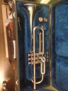 YAMAHA Trumpet YTR-135 case with the mouthpiece
