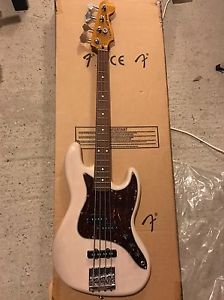 Fender Modern Player Short scale Jazz Bass (white Blonde) Super Rare!