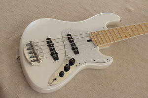 Lakland Skyline Bass Darryl Jones 5-String Olympic White