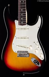 Fender American Vintage '65 Stratocaster® 3-Tone Sunburst (131)