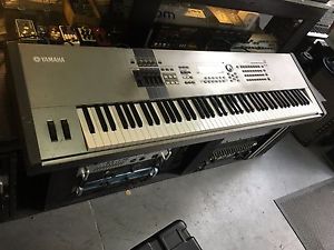 Yamaha  Original Motif 8 Synthesizer 88 weighted key keyboard  /piano //ARMENS