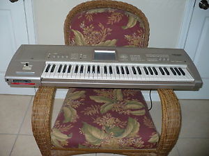 Korg Triton Studio 61 keys workstation synthesizer / Great condition/Very clean