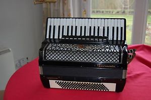 Very nice 120 Bass Barcarola Prominenz Piano Accordion.