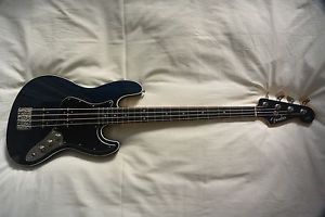 FENDER JAPAN AERODYNE JAZZ BASS RARE MEDIUM SCALE 32 IN MADE IN JAPAN NEAR MINT