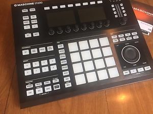 Native Instruments Studio Recording Interface Maschine Studio - Black