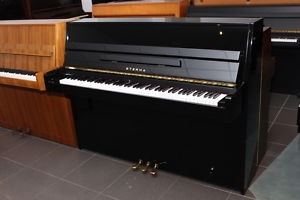 Yamaha Eterna Klavier, schwarz poliert, vom Klavierbaumeister