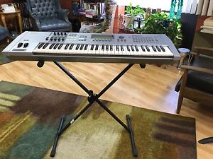 Yamaha Motif ES6 With Stand And Soft Case