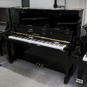 Yamaha SU131 upright piano in polished black C2005