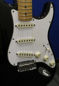 FENDER USA AM STD STARTOCASTER Used Pro Serviced  w/ Hard case