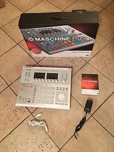 Native Instruments Maschine Studio (White) with Software