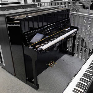 Yamaha SU118 upright piano in polished black C2009