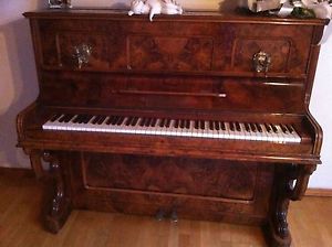 Klavier Nostalgie, Fabrikat August Leitner Stuttgart , Bauer Wurzelholz ca. 1900