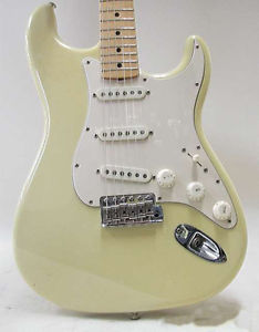 FENDER 69 STRAT NOS OWT / N Used Pro Serviced  w/ Hard case