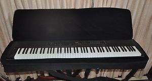 Yamaha P90 Keyboard