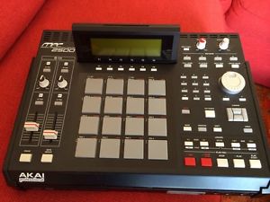 AKAI MPC 2500 NERO CON MEMORY CARD DA 128MB MASTERIZZATORE COME NUOVO PERFETTO