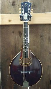 1921 The Gibson A-21 mandolin with original case