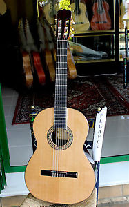 CLASSICAL AND FLAMENCO GUITAR  JUAN MONTES GUITARRA  CASE SPANISH
