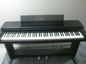 YAMAHA CLAVINOVA 550 DIGITAL PIANO CLP-550 ADVANCED WAVE MEMORY 88-KEY