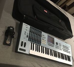Yamaha Motif XS6 Keyboard Synth Workstation w Gator Case & sustain pedal